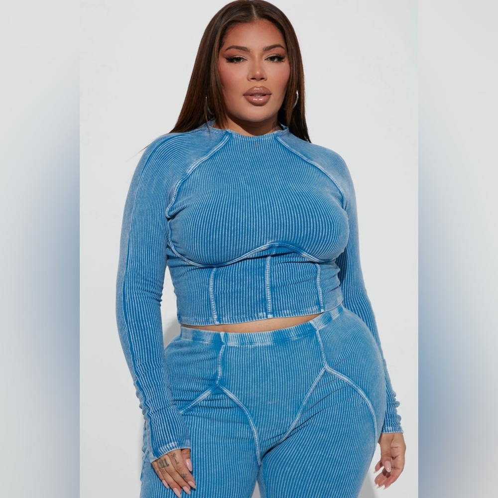 NWT ribbed cropped long sleeve top - Picture 3 of 8